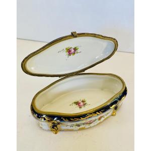 Coffret en porcelaine et bronze